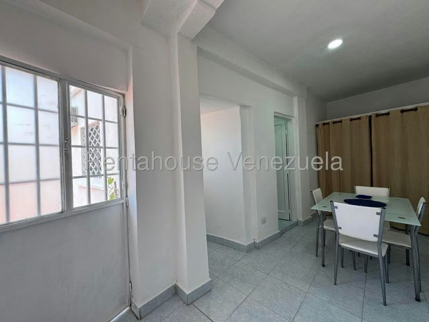 Anexo (1 Nivel) en Alquiler en Baruta, Distrito Metropolitano - 2