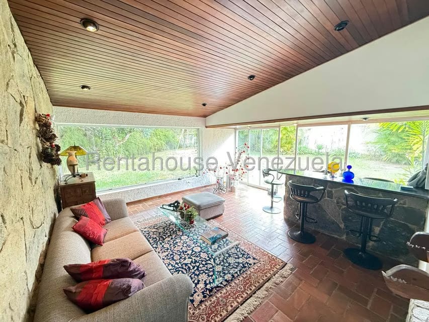 Casa (Duplex) en Venta en Colinas del Tamanaco, Distrito Metropolitano - 2