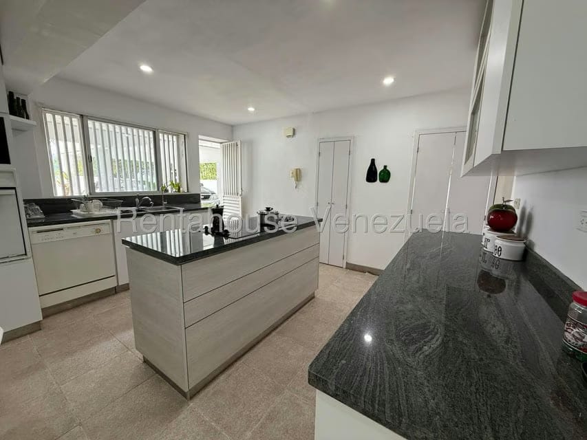 Casa (Duplex) en Venta en Colinas del Tamanaco, Distrito Metropolitano - 13