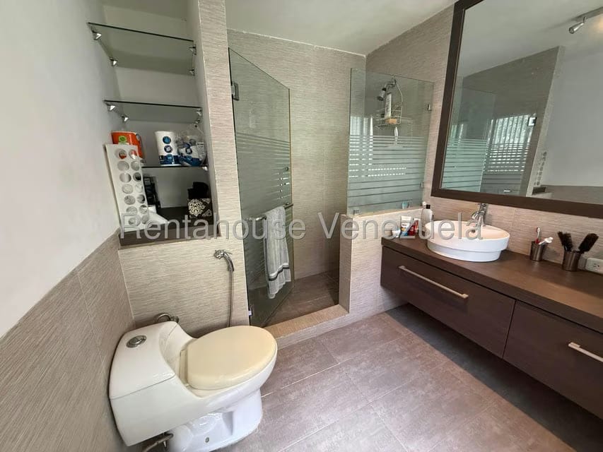 Casa (Duplex) en Venta en Colinas del Tamanaco, Distrito Metropolitano - 49