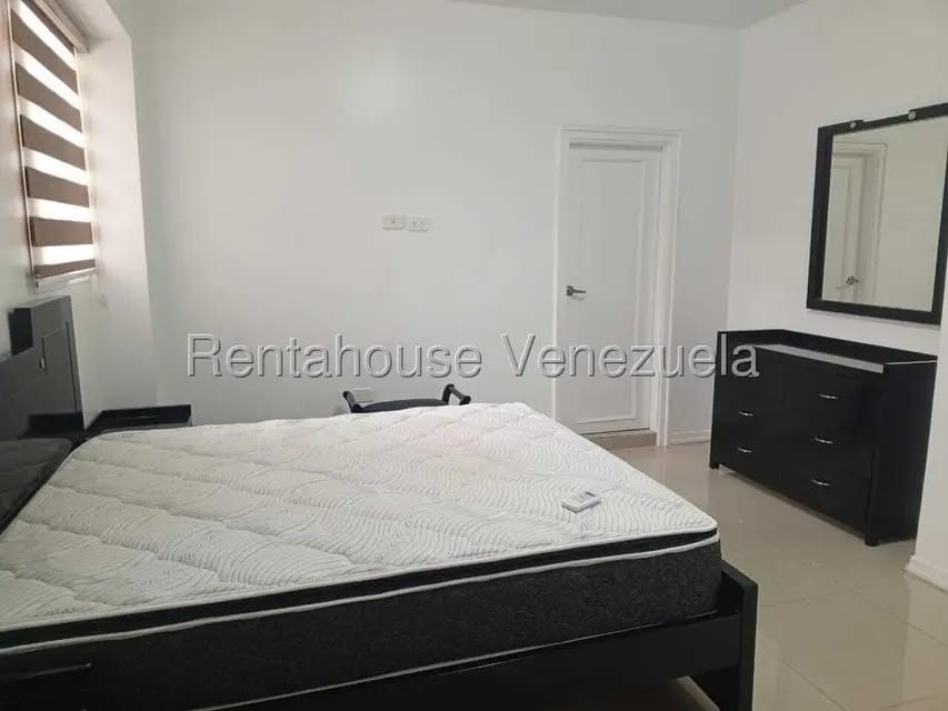 Apartamento (1 Nivel) en Alquiler en Avenida Vargas, Zulia - 12