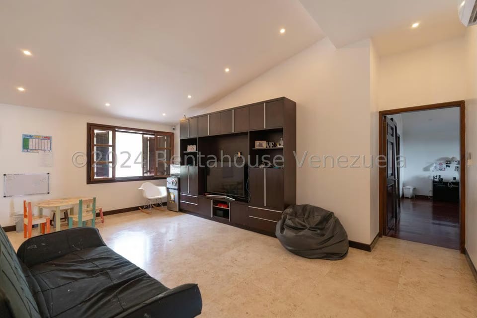 Casa (Multipes Niveles) en Venta en La Lagunita Country Club, Distrito Metropolitano - 23