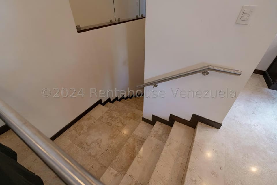 Casa (Multipes Niveles) en Venta en La Lagunita Country Club, Distrito Metropolitano - 25