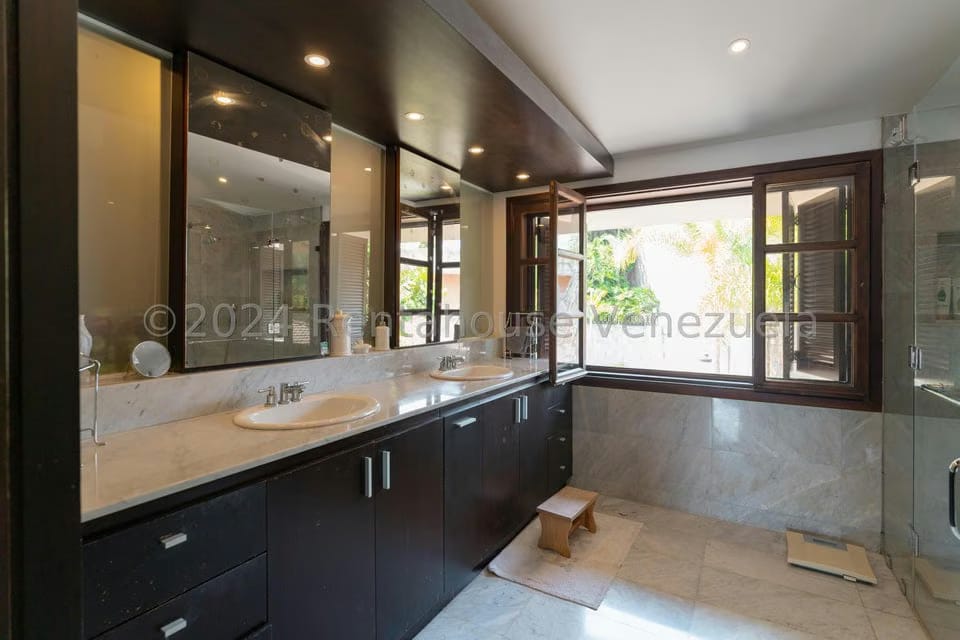 Casa (Multipes Niveles) en Venta en La Lagunita Country Club, Distrito Metropolitano - 28