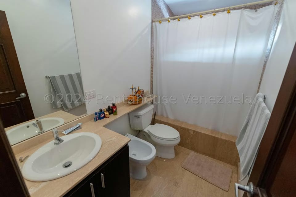 Casa (Multipes Niveles) en Venta en La Lagunita Country Club, Distrito Metropolitano - 37
