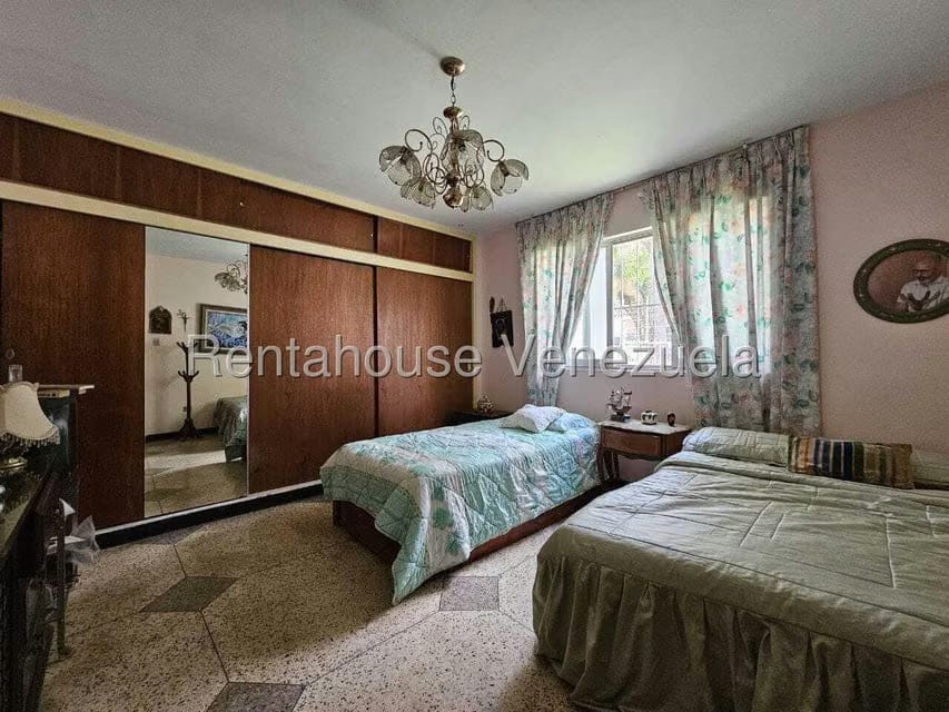 Casa (Duplex) en Venta en Prados del Este, Distrito Metropolitano - 11