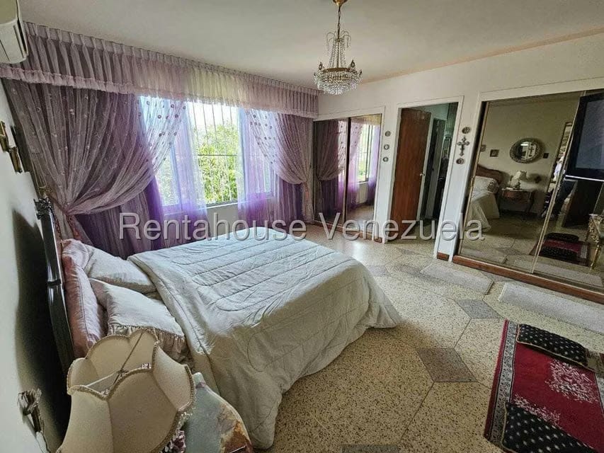Casa (Duplex) en Venta en Prados del Este, Distrito Metropolitano - 12