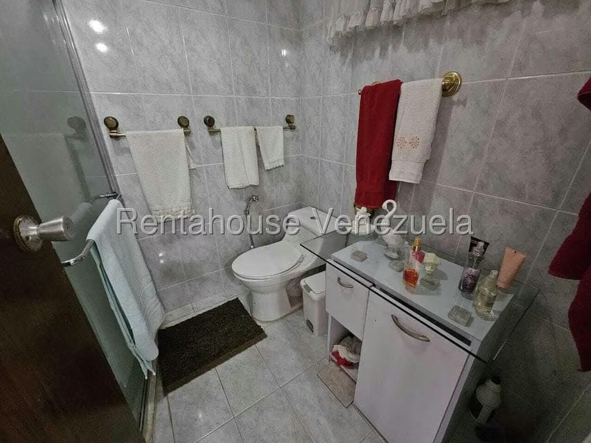 Casa (Duplex) en Venta en Prados del Este, Distrito Metropolitano - 14