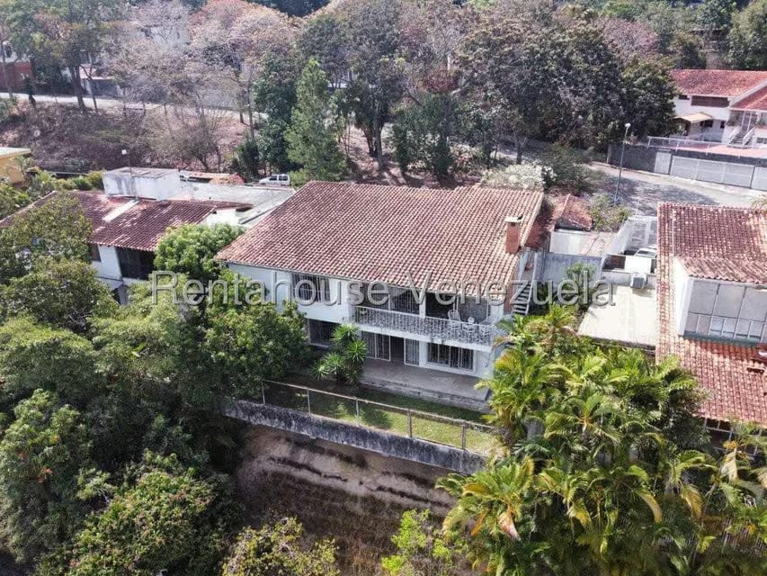 Casa (Duplex) en Venta en Prados del Este, Distrito Metropolitano - 28