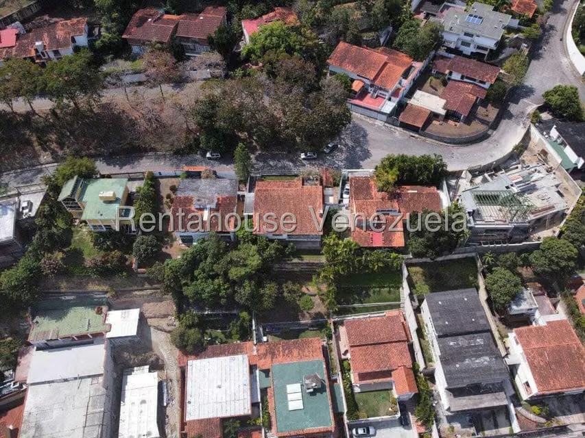 Casa (Duplex) en Venta en Prados del Este, Distrito Metropolitano - 32