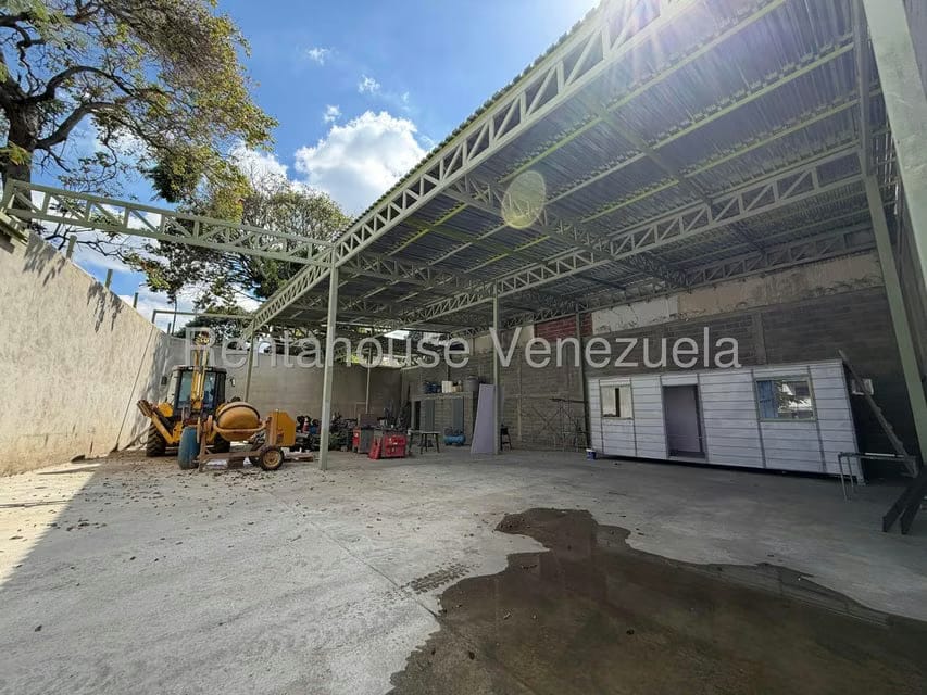 Comercial (Galpon - Deposito) en Alquiler en Vista Alegre, Distrito Metropolitano