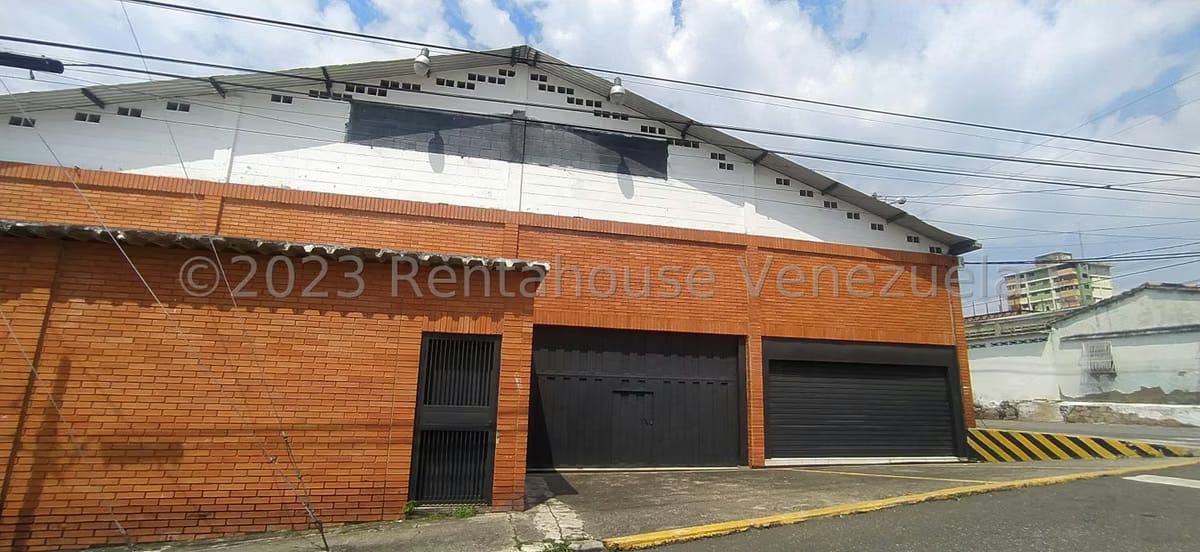Comercial (Galpon - Deposito) en Alquiler en Centro, Lara