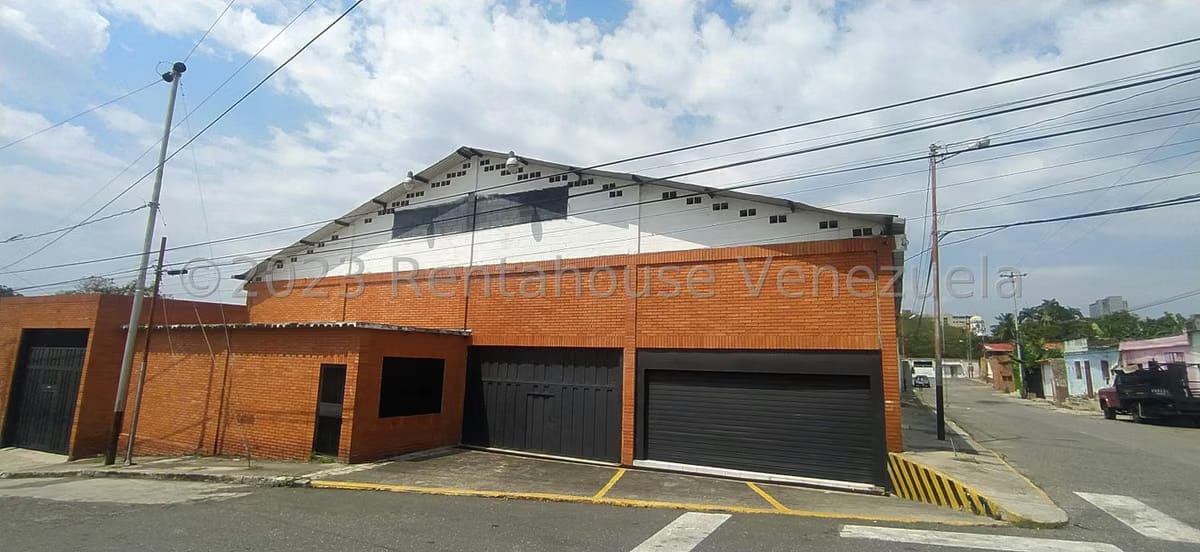 Comercial (Galpon - Deposito) en Alquiler en Centro, Lara - 2