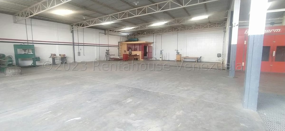 Comercial (Galpon - Deposito) en Alquiler en Centro, Lara - 11