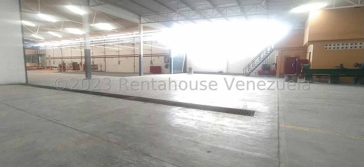 Comercial (Galpon - Deposito) en Alquiler en Centro, Lara - 12