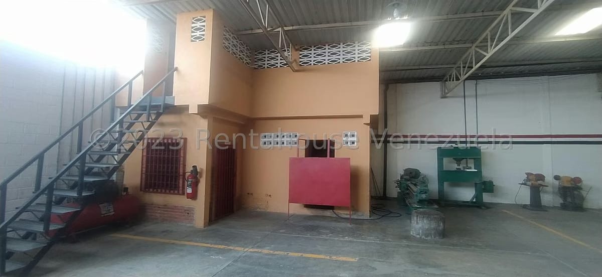 Comercial (Galpon - Deposito) en Alquiler en Centro, Lara - 14