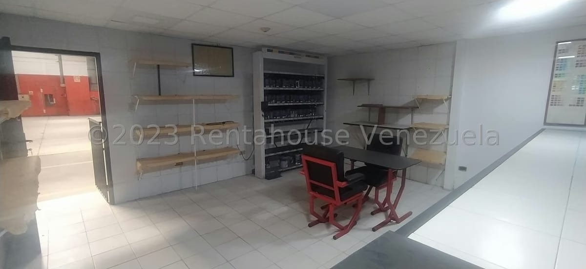 Comercial (Galpon - Deposito) en Alquiler en Centro, Lara - 18