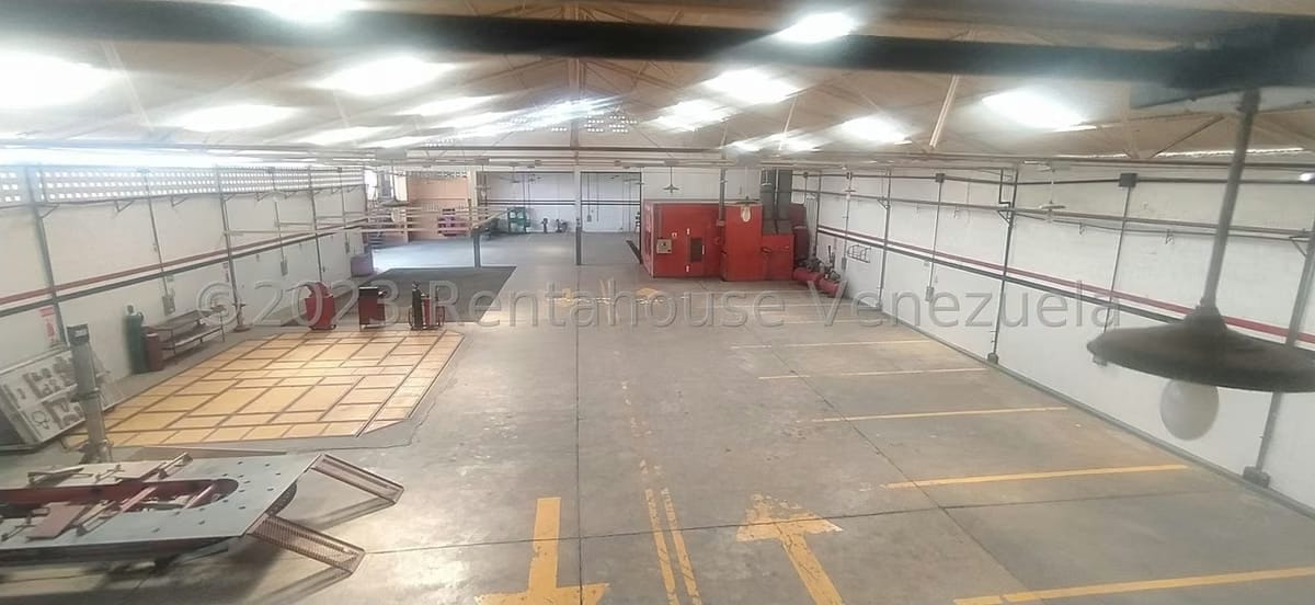 Comercial (Galpon - Deposito) en Alquiler en Centro, Lara - 24