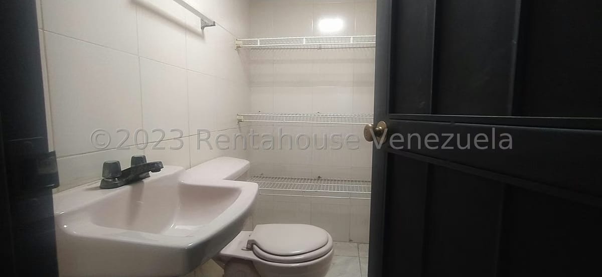 Comercial (Galpon - Deposito) en Alquiler en Centro, Lara - 29