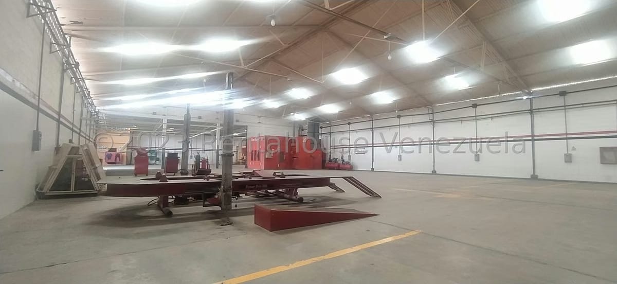 Comercial (Galpon - Deposito) en Alquiler en Centro, Lara - 4