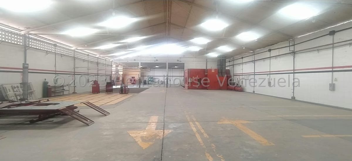 Comercial (Galpon - Deposito) en Alquiler en Centro, Lara - 5