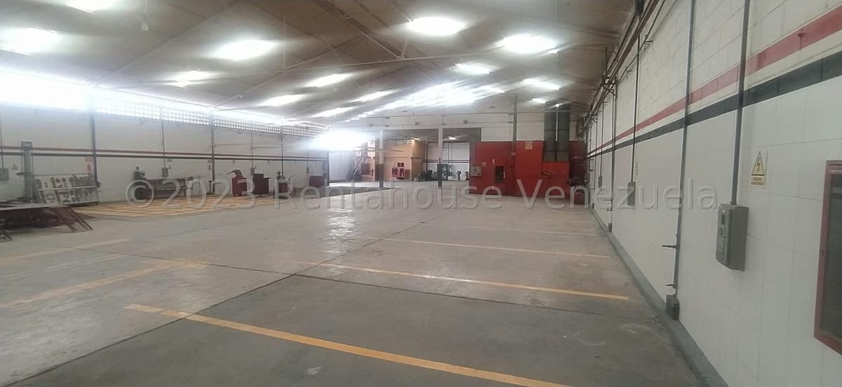 Comercial (Galpon - Deposito) en Alquiler en Centro, Lara - 6