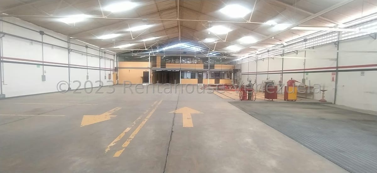 Comercial (Galpon - Deposito) en Alquiler en Centro, Lara - 8