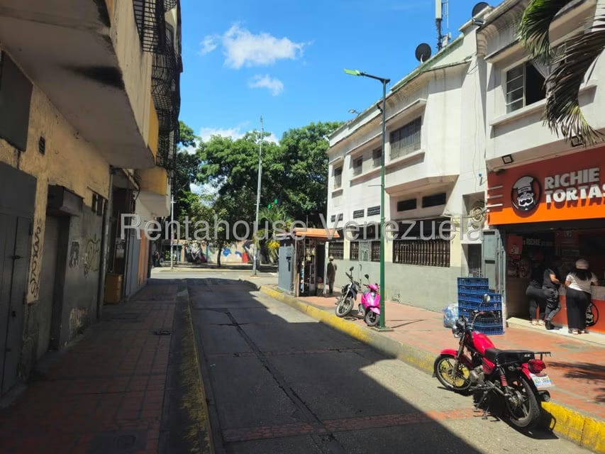 Apartamento (1 Nivel) en Venta en Parroquia La Candelaria, Distrito Metropolitano - 32