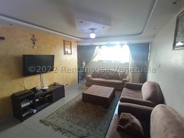 Apartamento (1 Nivel) en Venta en Los Dos Caminos, Distrito Metropolitano - 2