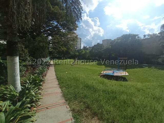 Apartamento (1 Nivel) en Venta en Los Dos Caminos, Distrito Metropolitano - 25