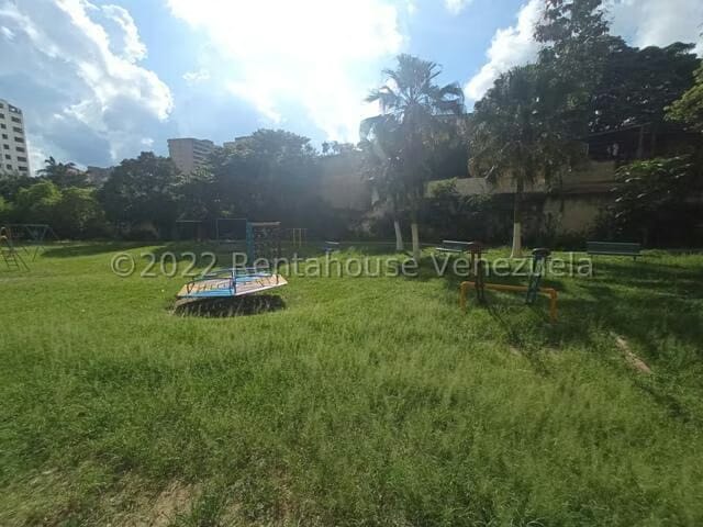 Apartamento (1 Nivel) en Venta en Los Dos Caminos, Distrito Metropolitano - 26