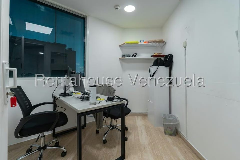 Comercial (Oficina) en Alquiler en El Rosal, Distrito Metropolitano - 14