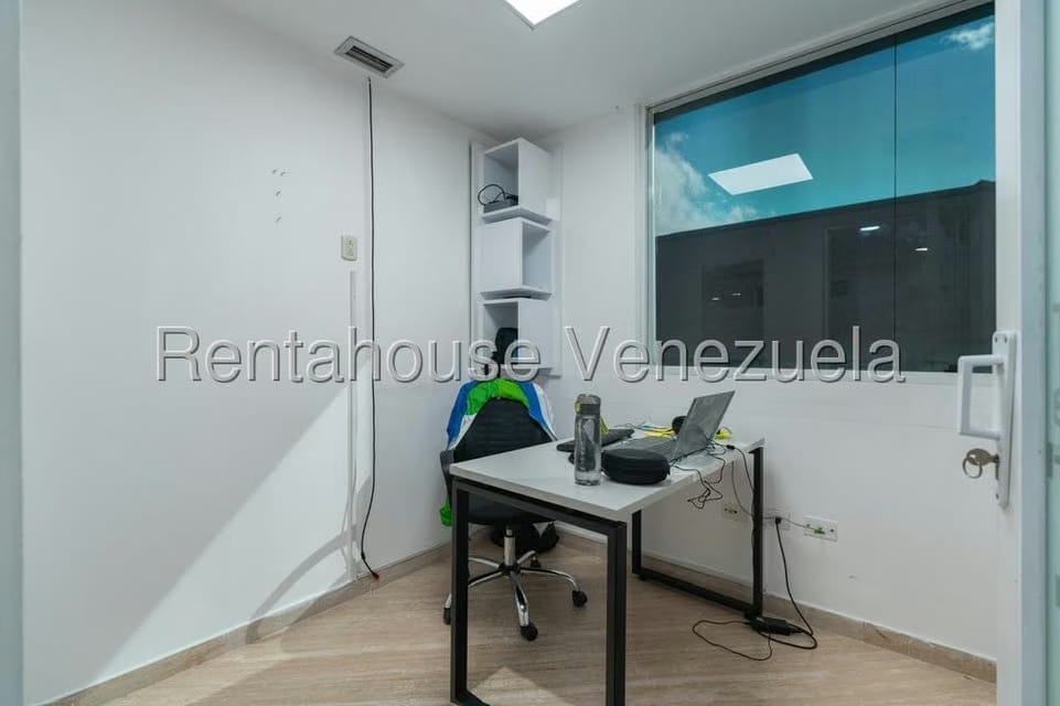 Comercial (Oficina) en Alquiler en El Rosal, Distrito Metropolitano - 10