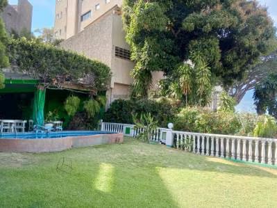 PLANTA BAJA CON JARDÍN, PISCINA Y TERRAZA TECHADA - 2