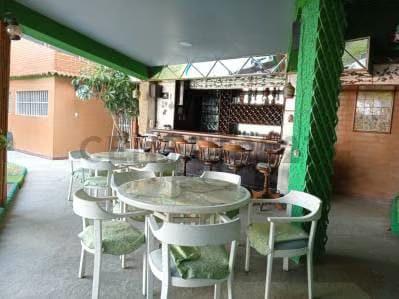 PLANTA BAJA CON JARDÍN, PISCINA Y TERRAZA TECHADA - 8