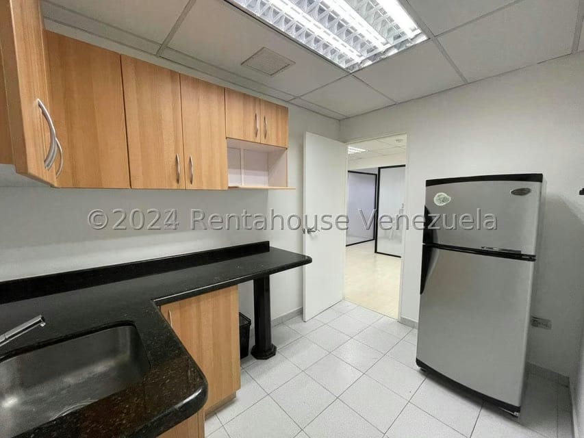 Comercial (Oficina) en Alquiler en Los Dos Caminos, Distrito Metropolitano - 5