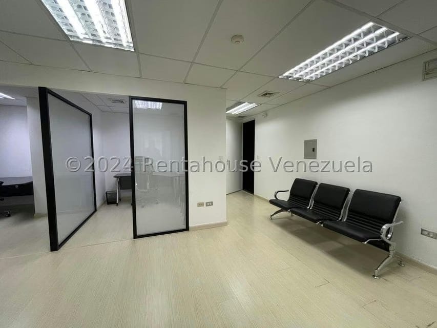 Comercial (Oficina) en Alquiler en Los Dos Caminos, Distrito Metropolitano - 6