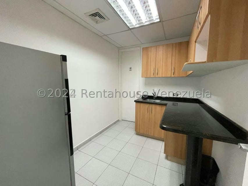 Comercial (Oficina) en Alquiler en Los Dos Caminos, Distrito Metropolitano - 7