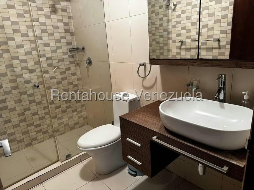 Apartamento (1 Nivel) en Alquiler en Lomas de Las Mercedes, Distrito Metropolitano - 27