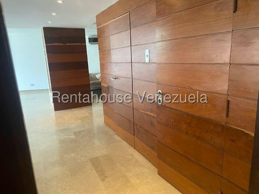 Apartamento (1 Nivel) en Alquiler en Lomas de Las Mercedes, Distrito Metropolitano - 4
