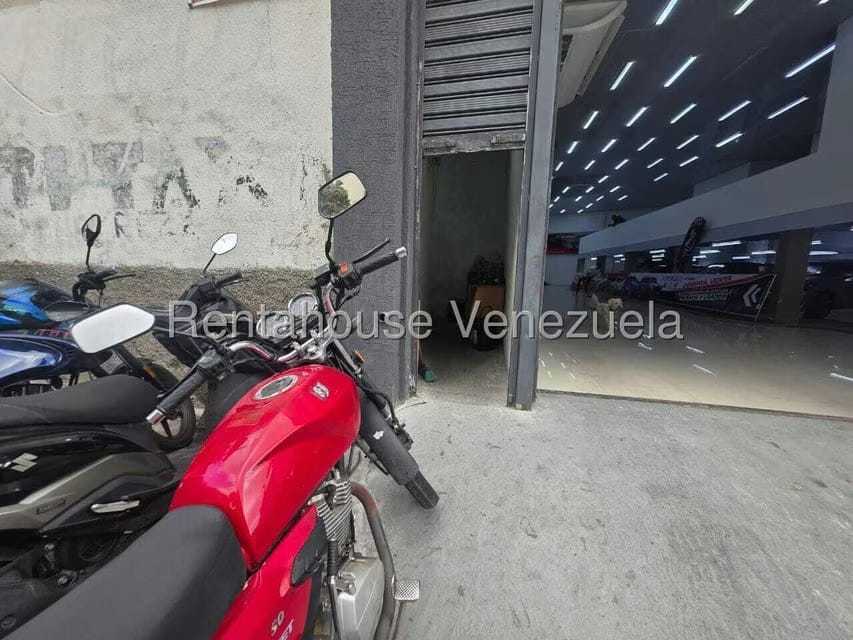 Comercial (Galpon - Deposito) en Alquiler en Los Cortijos de Lourdes, Distrito Metropolitano