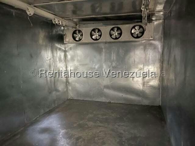 Comercial (Galpon - Deposito) en Alquiler en Los Cortijos de Lourdes, Distrito Metropolitano - 4
