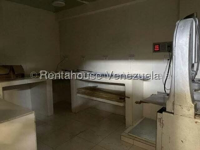 Comercial (Galpon - Deposito) en Alquiler en Los Cortijos de Lourdes, Distrito Metropolitano - 6