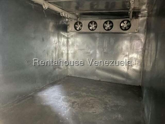 Comercial (Galpon - Deposito) en Alquiler en Los Cortijos de Lourdes, Distrito Metropolitano - 8