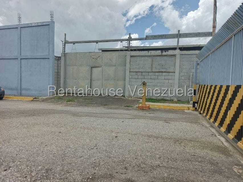 Comercial (Galpon - Deposito) en Venta en La Montanita, Lara