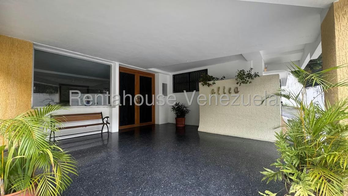 Apartamento (1 Nivel) en Alquiler en Colinas de Bello Monte, Distrito Metropolitano - 2