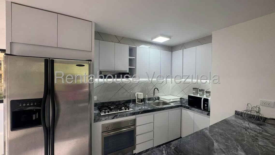 Apartamento (1 Nivel) en Alquiler en Colinas de Bello Monte, Distrito Metropolitano - 11