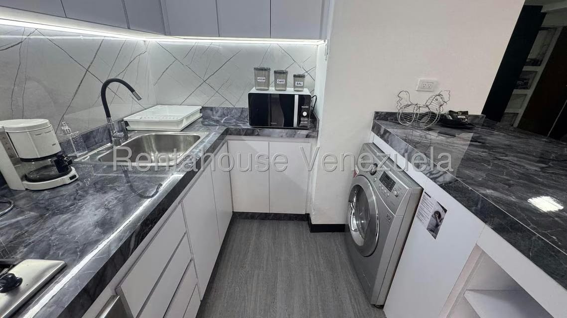Apartamento (1 Nivel) en Alquiler en Colinas de Bello Monte, Distrito Metropolitano - 13