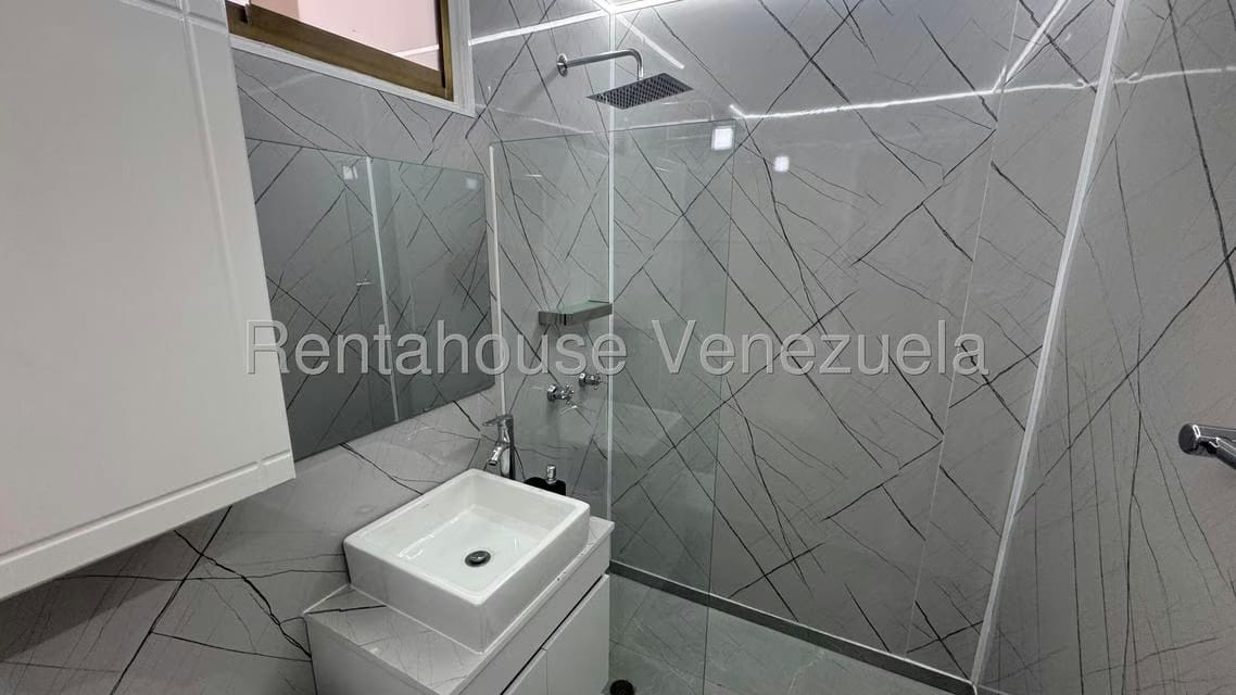 Apartamento (1 Nivel) en Alquiler en Colinas de Bello Monte, Distrito Metropolitano - 14