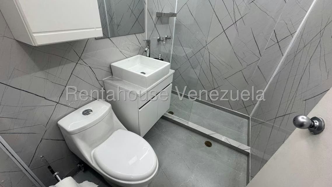Apartamento (1 Nivel) en Alquiler en Colinas de Bello Monte, Distrito Metropolitano - 15